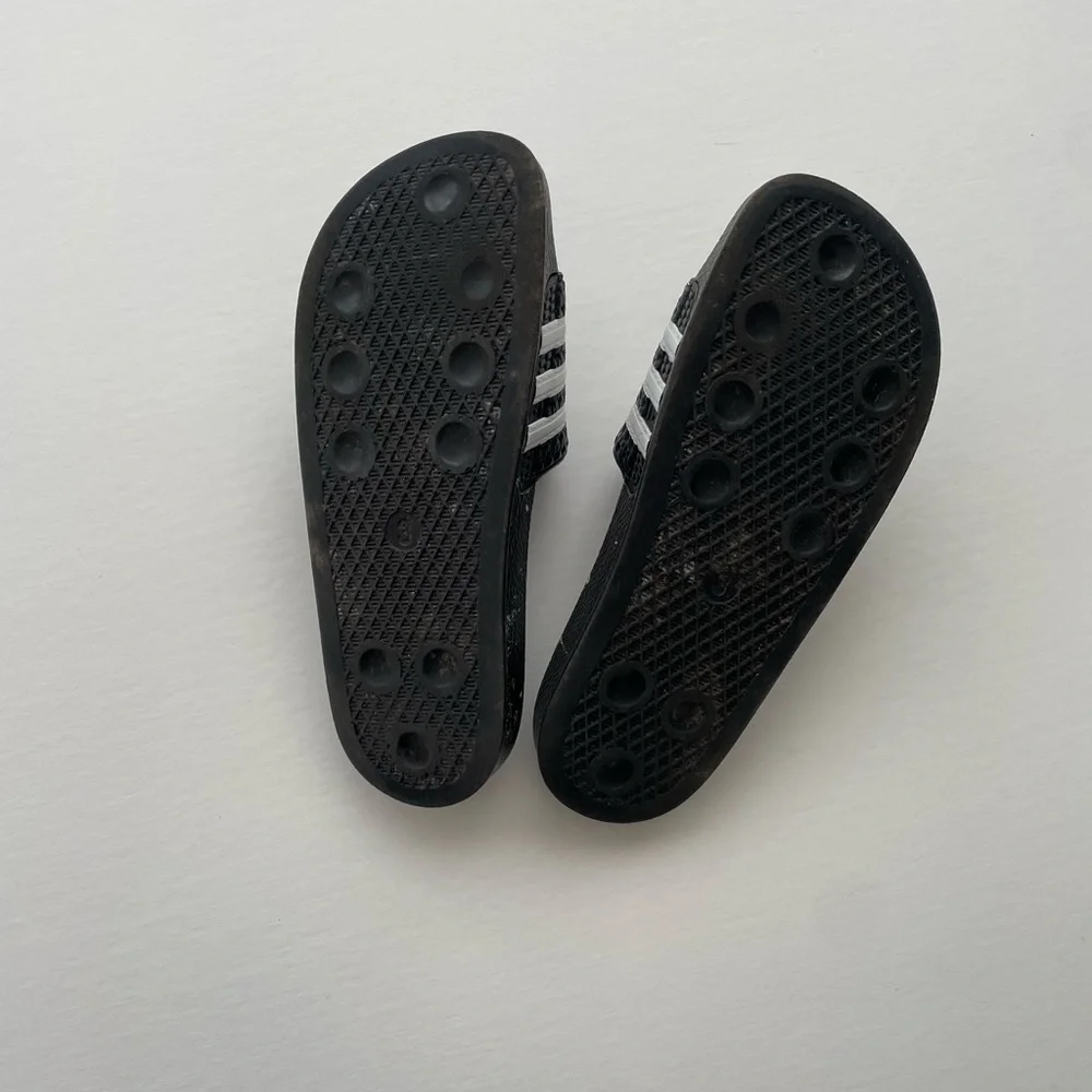 Kids adidas slides - Picture 2 of 3